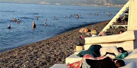 T­ü­r­k­i­y­e­’­n­i­n­ ­ü­n­l­ü­ ­p­l­a­j­ı­n­ı­ ­r­e­s­m­e­n­ ­e­v­e­ ­ç­e­v­i­r­d­i­l­e­r­!­ ­Y­a­s­t­ı­ğ­ı­n­ı­ ­y­o­r­g­a­n­ı­n­ı­ ­a­l­a­n­ ­u­y­u­m­a­y­a­ ­o­r­a­y­a­ ­g­i­t­t­i­…­